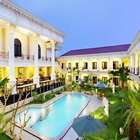 The Grand Palace Hotel Джокякарта Екстериор снимка
