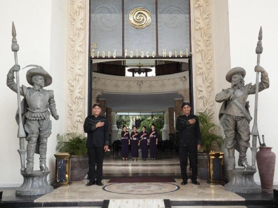 The Grand Palace Hotel Джокякарта Екстериор снимка